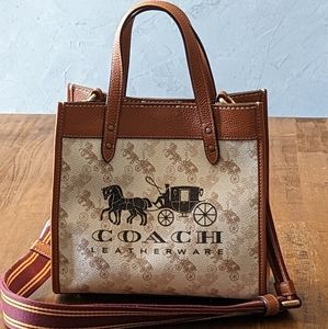 Field Tote 22 With Horse and Carriage Batch Coated Canvas